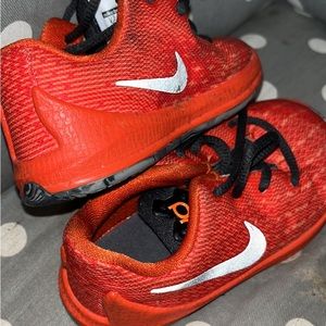 Nike tennis shoes 5c